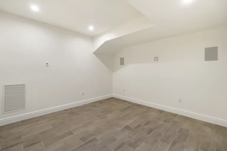 New York City Real Estate | View 21 Park Avenue | Finished LL | View 41