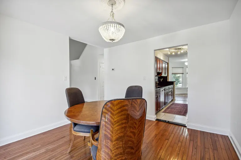 New York City Real Estate | View 17 Endsleigh Pl | room 8 | View 9