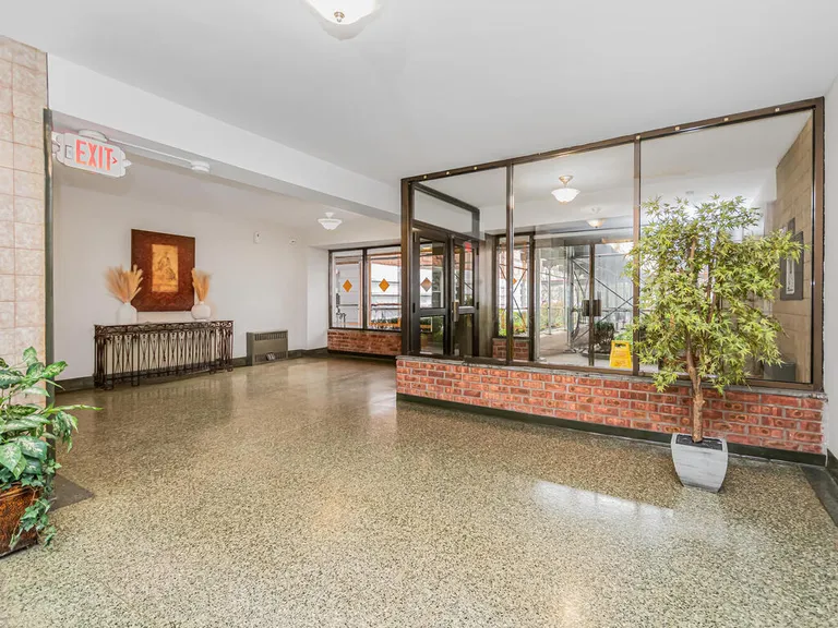 New York City Real Estate | View 245 Parkview Avenue #6 I | 245 Parkview Ave 6I Bronxville NY 10708 USA-006-002-6-MLS_Size | View 4