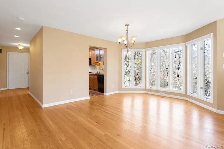 New York City Real Estate | View 81 Spring Pond Drive | room 8 | View 9