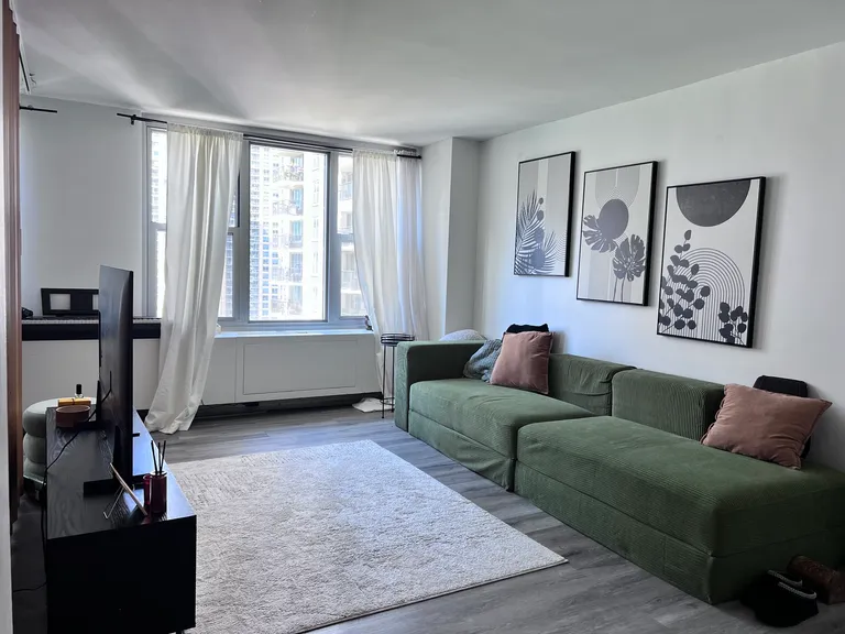 New York City Real Estate | View 400 E Randolph, 2116 | room 3 | View 4