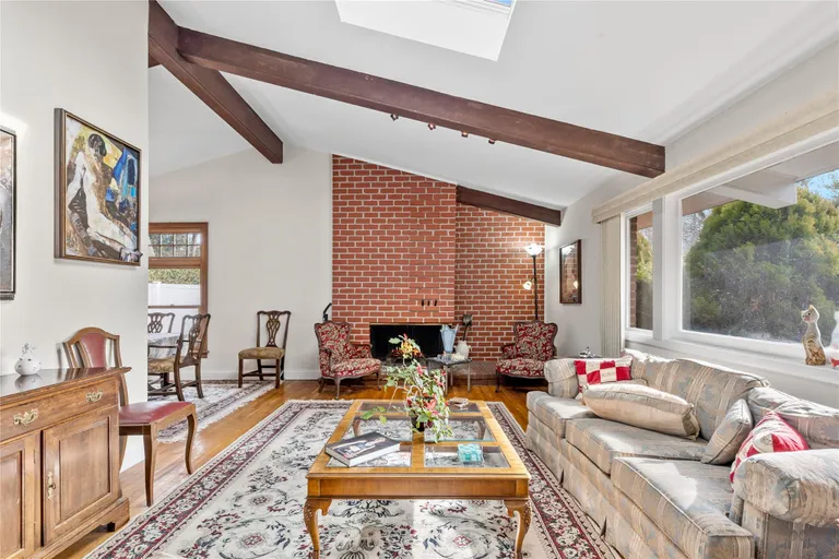 Westchester Real Estate | View 20 Hunt Path | room 11 | View 12
