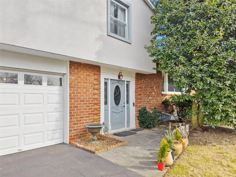 Westchester Real Estate | View 20 Hunt Path | room 1 | View 2