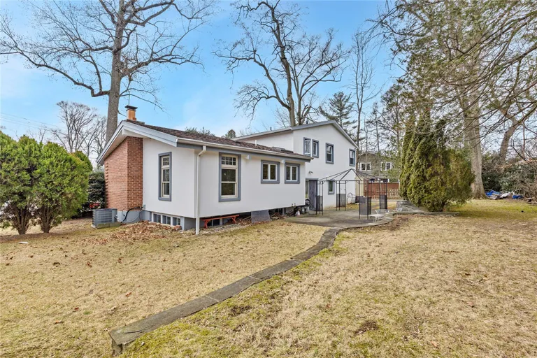 Westchester Real Estate | View 20 Hunt Path | room 3 | View 4