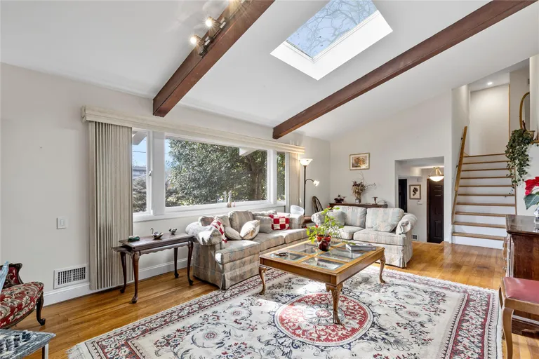 Westchester Real Estate | View 20 Hunt Path | room 12 | View 13