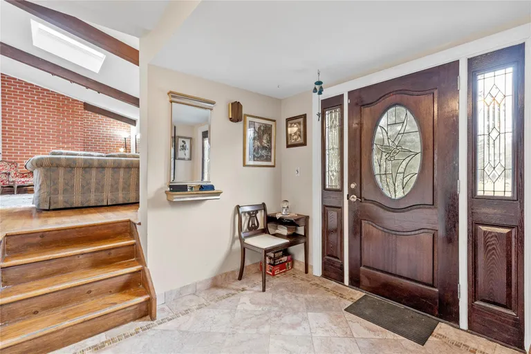 Westchester Real Estate | View 20 Hunt Path | room 22 | View 23