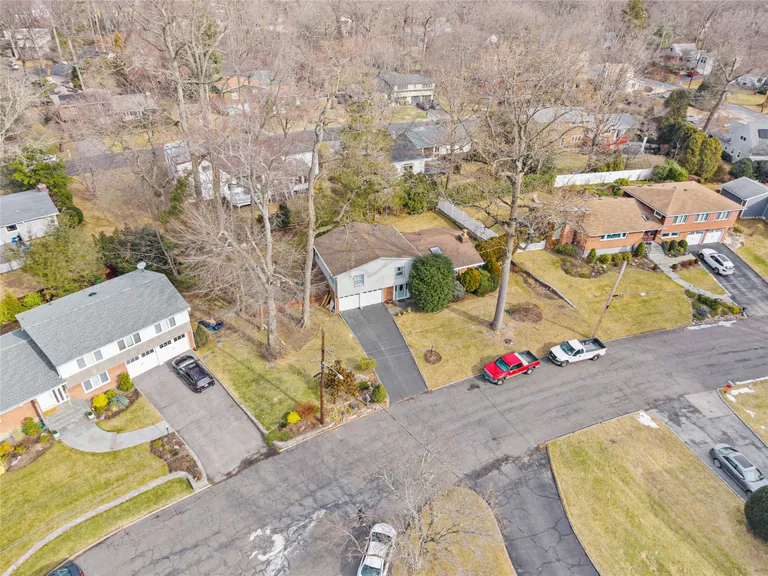 Westchester Real Estate | View 20 Hunt Path | room 4 | View 5