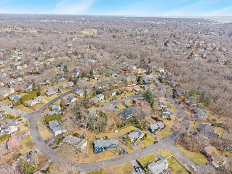 Westchester Real Estate | View 20 Hunt Path | room 9 | View 10