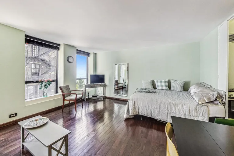 New York City Real Estate | View 260 E Chestnut, 701 | room 2 | View 3