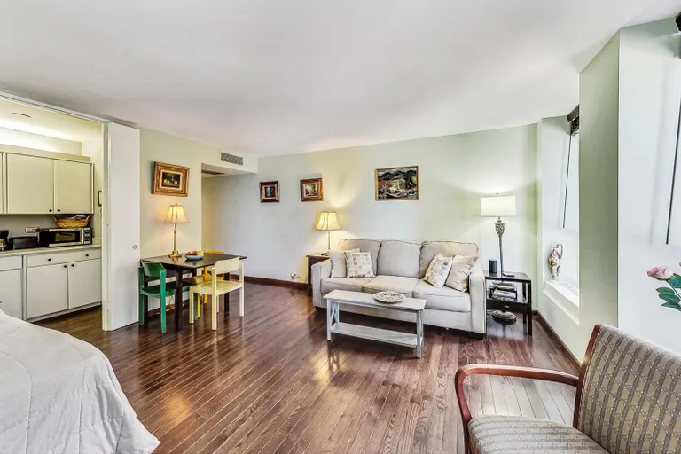 New York City Real Estate | View 260 E Chestnut, 701 | room 5 | View 6