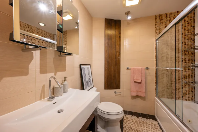 New York City Real Estate | View 444 Jersey Ave #6 | 444 Jersey Ave - Bathroom 1 | View 10
