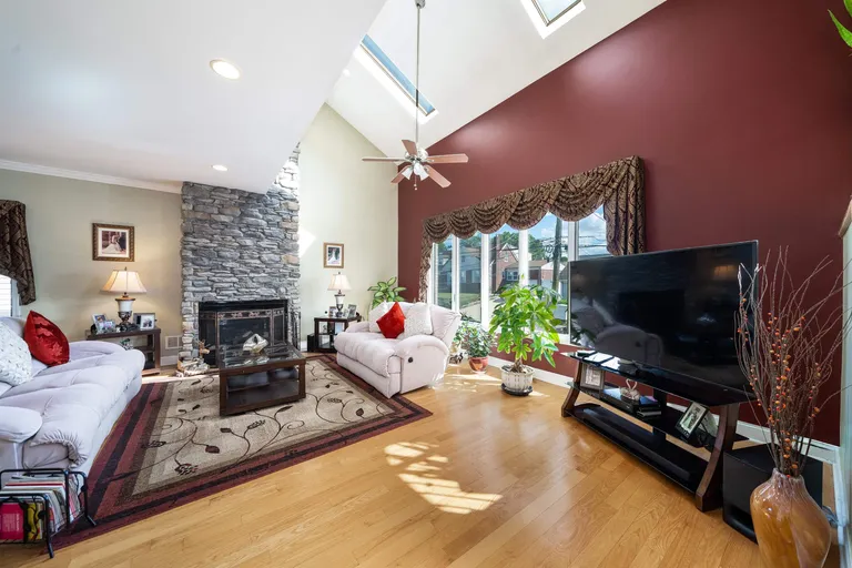 Jersey City/Hoboken Real Estate | View 361 Roosevelt Ave | room 4 | View 5