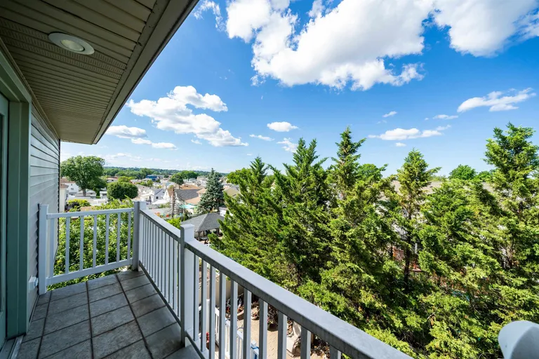 Jersey City/Hoboken Real Estate | View 361 Roosevelt Ave | room 25 | View 26