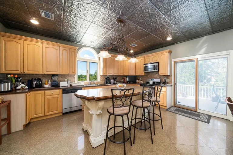 Jersey City/Hoboken Real Estate | View 361 Roosevelt Ave | room 8 | View 9