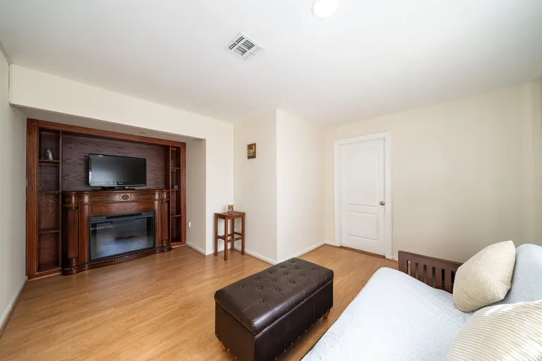 Jersey City/Hoboken Real Estate | View 361 Roosevelt Ave | room 27 | View 28