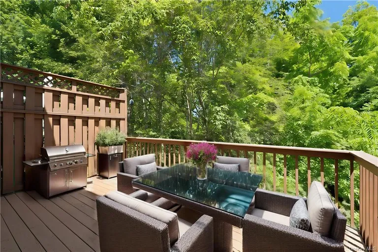 Westchester Real Estate | View 409 Glenwood Drive | room 8 | View 9