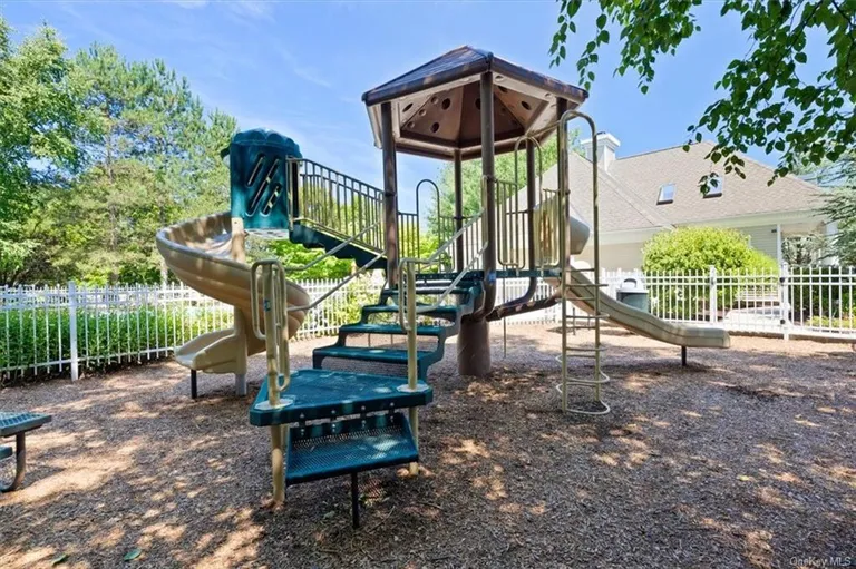 Westchester Real Estate | View 409 Glenwood Drive | room 27 | View 28