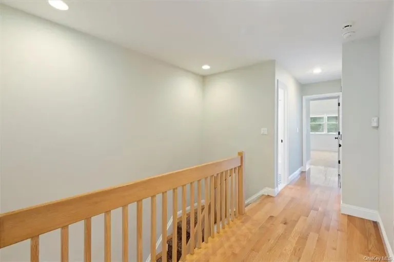 Westchester Real Estate | View 409 Glenwood Drive | room 18 | View 19