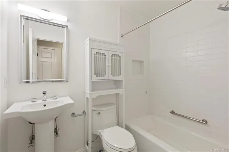 Westchester Real Estate | View 409 Glenwood Drive | room 15 | View 16