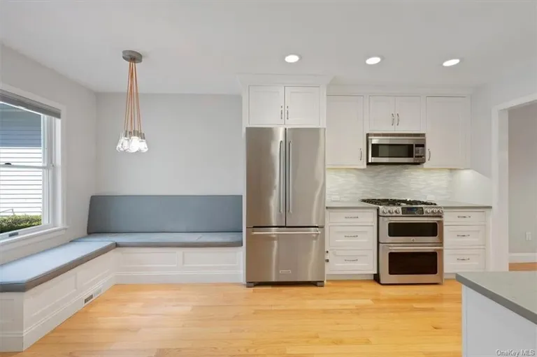 Westchester Real Estate | View 409 Glenwood Drive | room 2 | View 3
