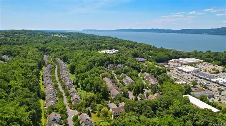 Westchester Real Estate | View 409 Glenwood Drive | room 29 | View 30