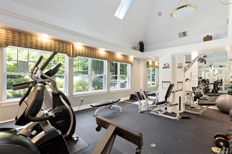 Westchester Real Estate | View 409 Glenwood Drive | room 28 | View 29
