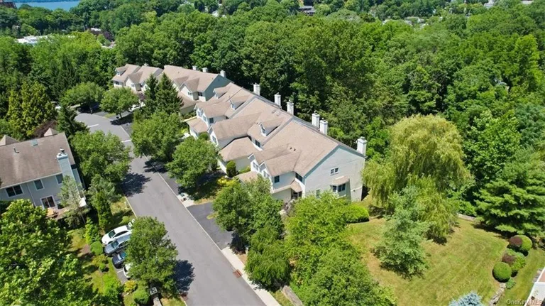 Westchester Real Estate | View 409 Glenwood Drive | room 22 | View 23