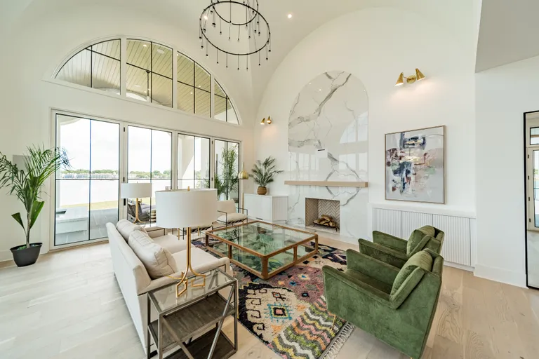 Charlotte Real Estate | View 18000 Whispering Oaks Drive | Great Room | View 25
