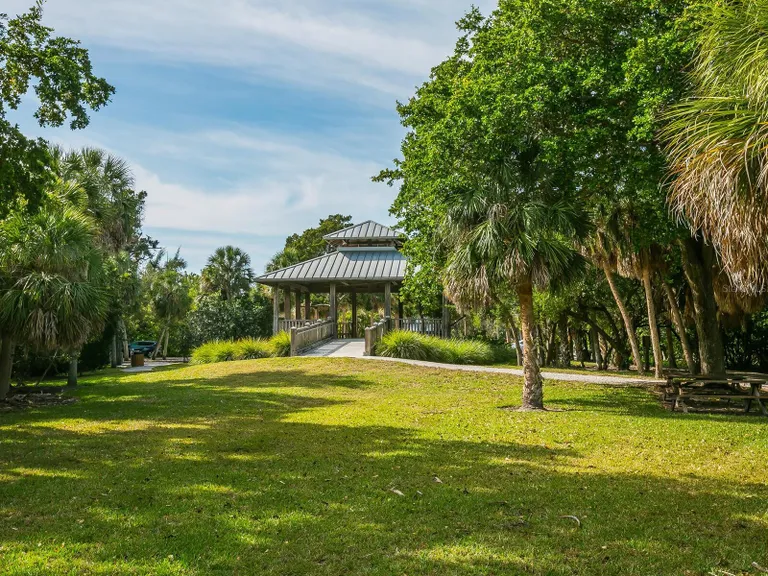 Sarasota/St. Petersburg Real Estate | View 100 Sands Point Road #305 | room 62 | View 63