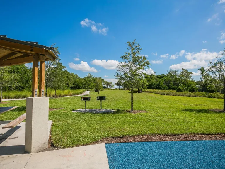 Sarasota/St. Petersburg Real Estate | View 100 Sands Point Road #305 | room 59 | View 60