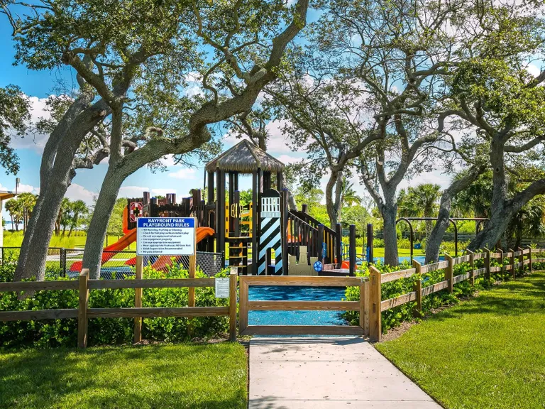 Sarasota/St. Petersburg Real Estate | View 100 Sands Point Road #305 | room 58 | View 59