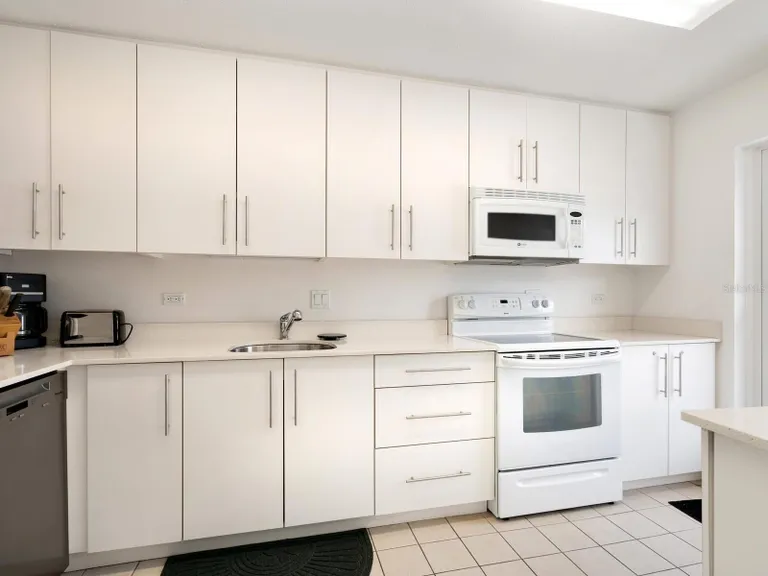 Sarasota/St. Petersburg Real Estate | View 100 Sands Point Road #305 | room 44 | View 45