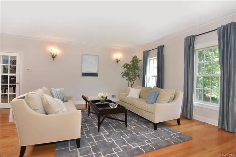 New York City Real Estate | View 299 Riverview Road | room 5 | View 6