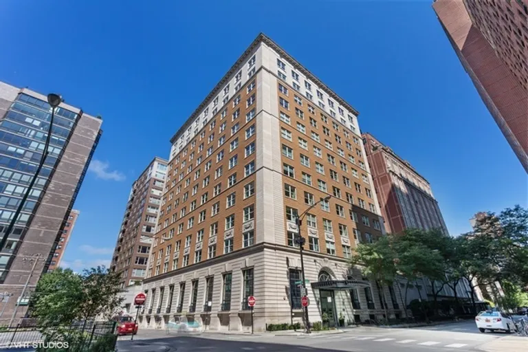 New York City Real Estate | View 1300 N State, 404 | 2 Beds, 2 Baths | View 1