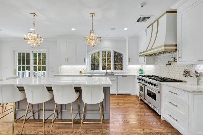 New York City Real Estate | View 15 Tomahawk Lane | 7 | View 8