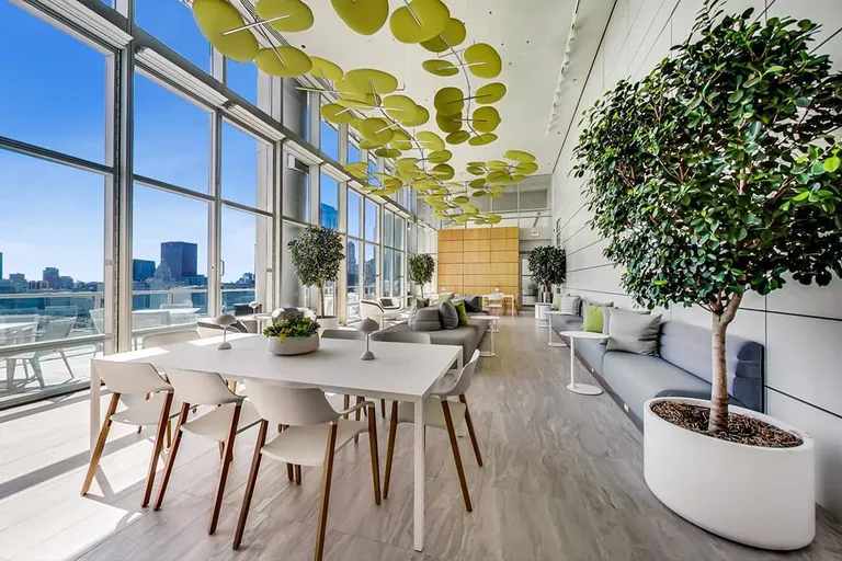 Chicago Real Estate | View 340 E Randolph, 506 | room 18 | View 19