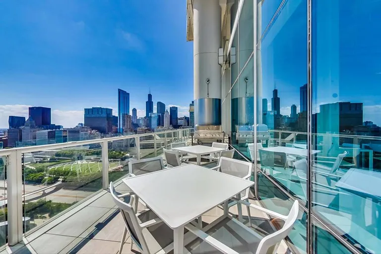 Chicago Real Estate | View 340 E Randolph, 506 | room 15 | View 16
