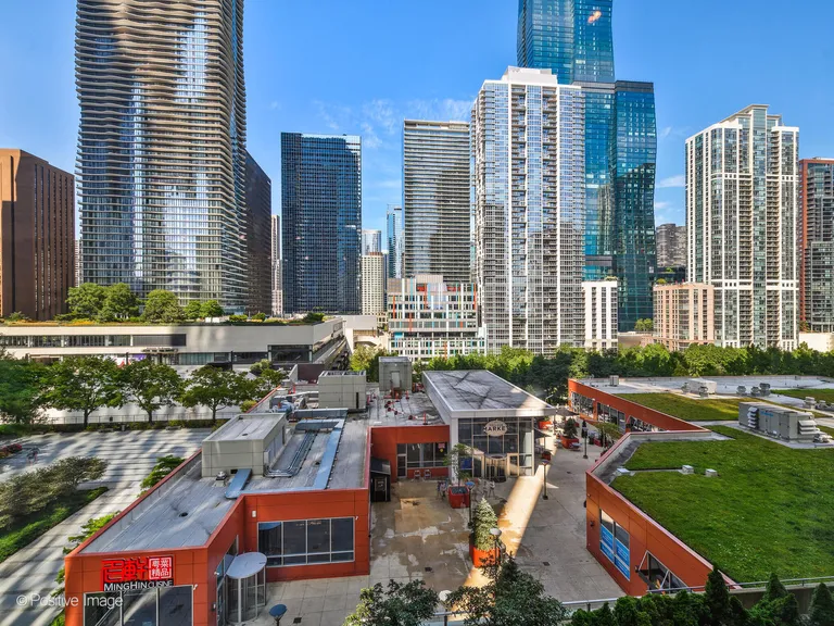 Chicago Real Estate | View 340 E Randolph, 506 | room 13 | View 14