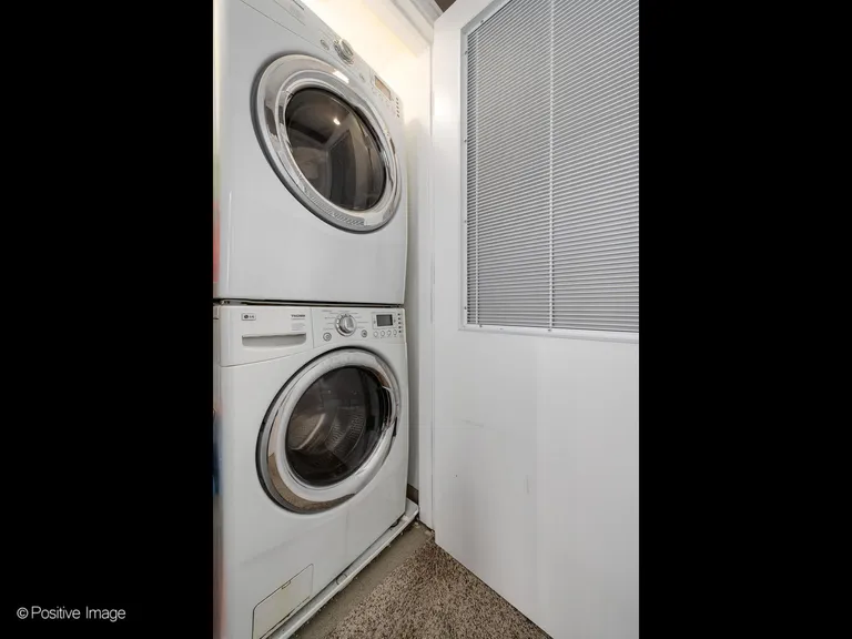 Chicago Real Estate | View 340 E Randolph, 506 | room 12 | View 13
