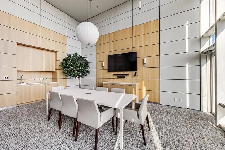 Chicago Real Estate | View 340 E Randolph, 506 | room 20 | View 21