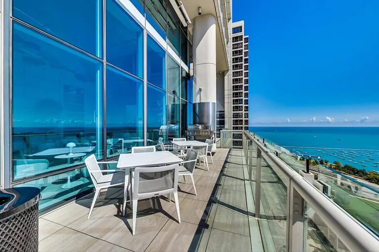 Chicago Real Estate | View 340 E Randolph, 506 | room 16 | View 17