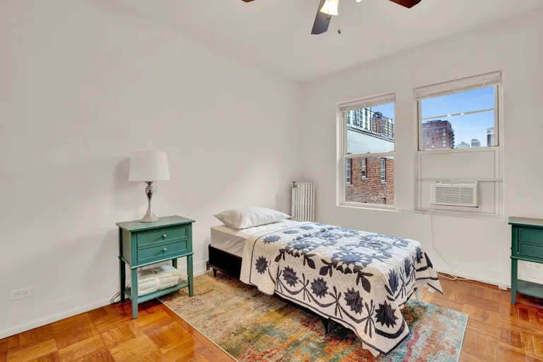 New York City Real Estate | View 1100 N Lasalle, 1220 | room 3 | View 4