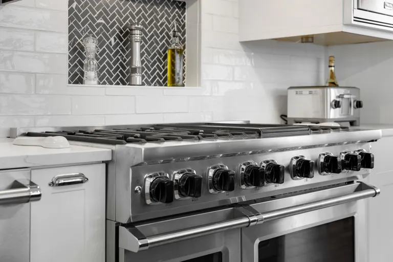New York City Real Estate | View 1 Broad Street PHD3 | Viking Stove/Oven | View 8