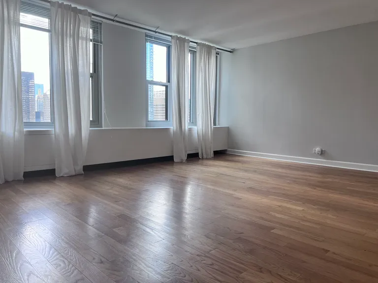 New York City Real Estate | View 400 E Randolph, 3622 | room 3 | View 4