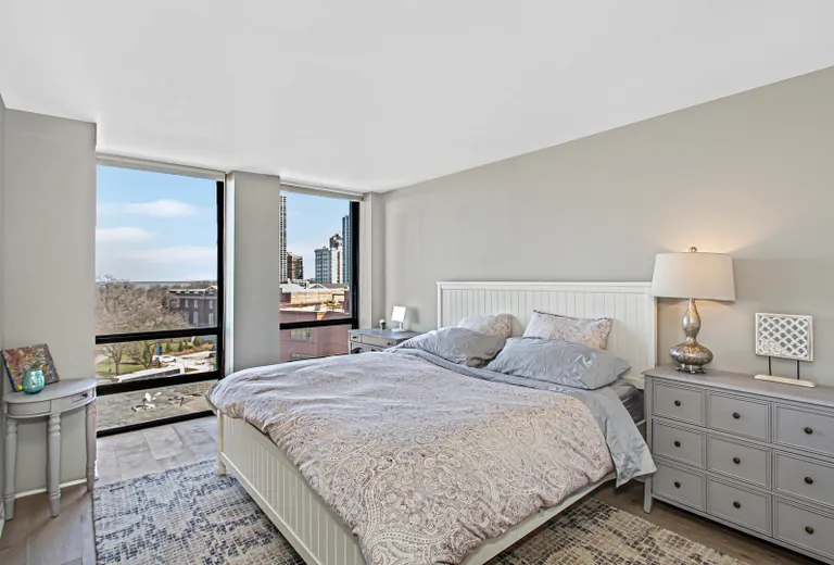 New York City Real Estate | View 1660 N Lasalle, 707 | room 5 | View 6