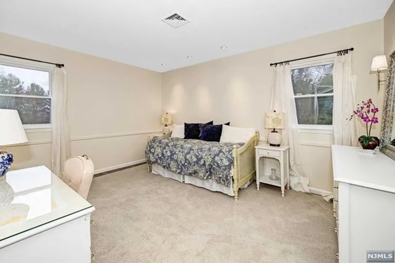 4 Wildwood Court, Montvale, NJ 07645 Property for sale