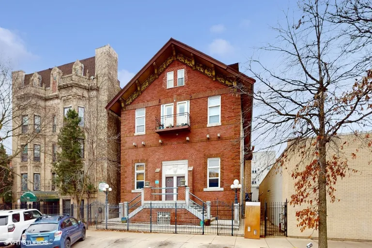 New York City Real Estate | View 2350 N Kedzie, F | 3 Beds, 2 Baths | View 1