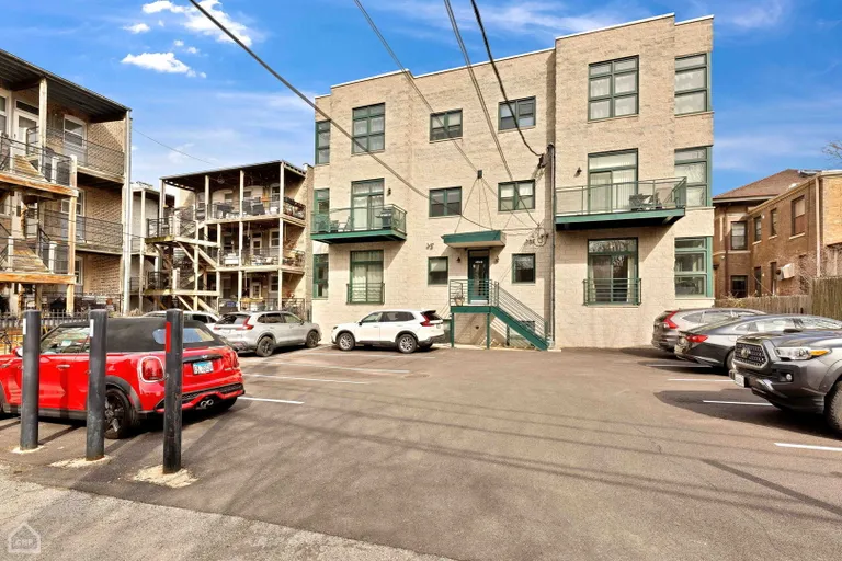 Chicago Real Estate | View 4646 N Beacon, 104 | room 16 | View 17