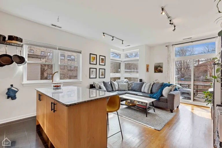Chicago Real Estate | View 4646 N Beacon, 104 | room 2 | View 3