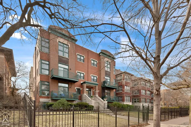 Chicago Real Estate | View 4646 N Beacon, 104 | room 15 | View 16